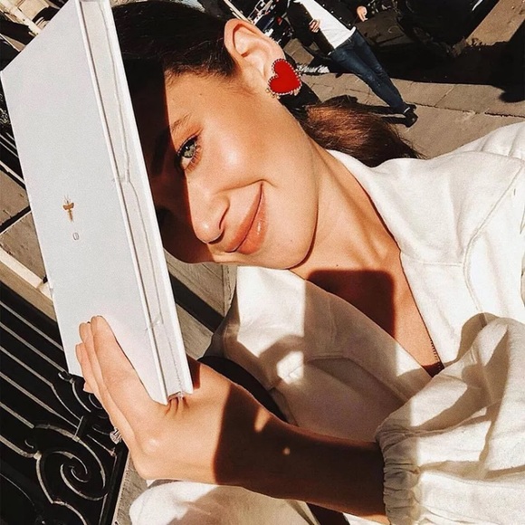 “Heart Attack” Statement Red/Gold Painted Earring - Picture 3 of 7